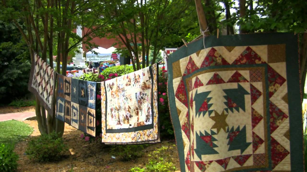 Airing of the Quilts in Franklin, NC